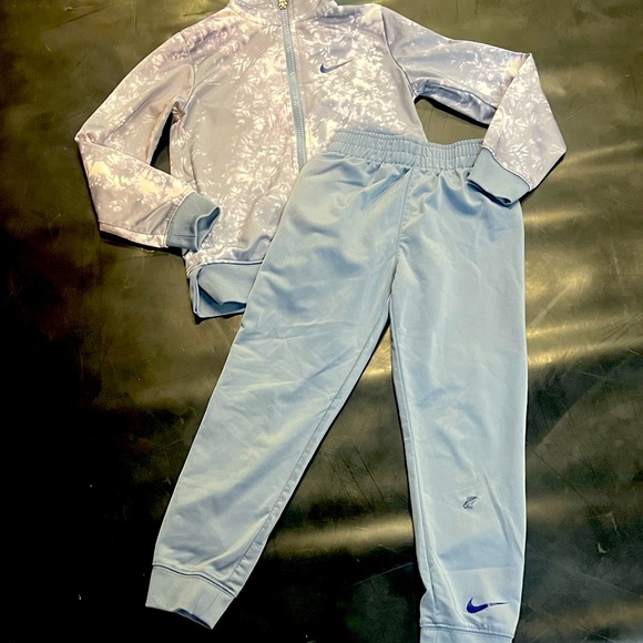 Nike warm-up jacket and joggers little boys size 6. - Picture 1 of 4